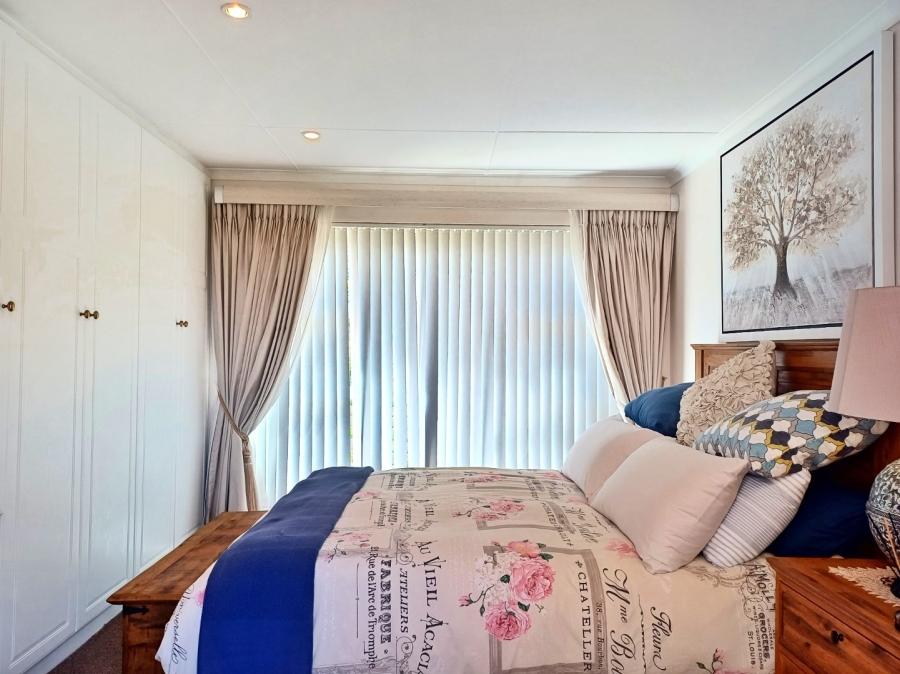 5 Bedroom Property for Sale in Outeniqua Strand Western Cape